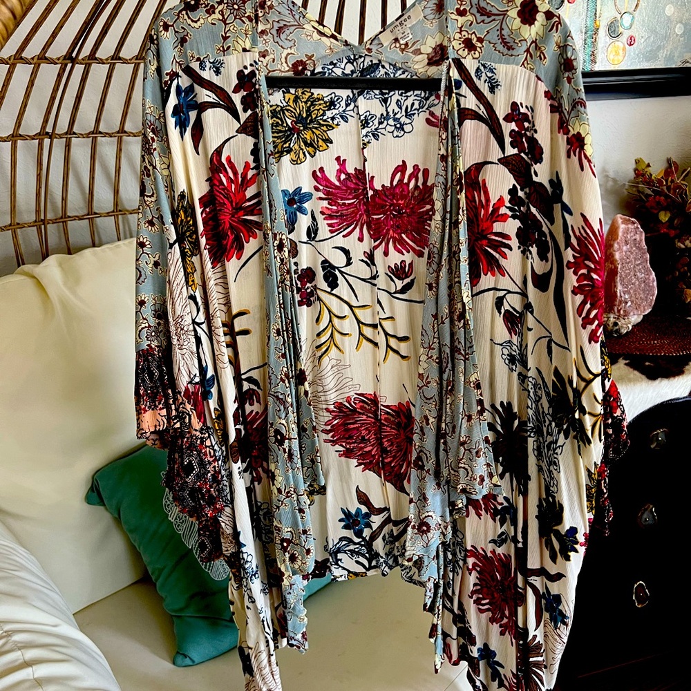 Floral kimono by UMGEE sz M